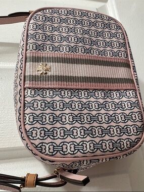 Tory Burch Gemini Link Canvas Wristlet
Pouch